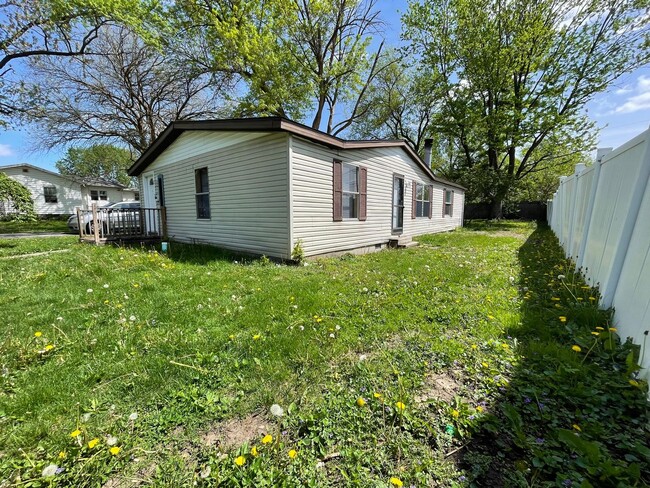 Building Photo - 3 Bedroom, 2 Bath Single Family Home