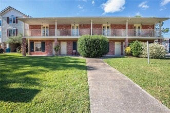 Building Photo - 2 Brandon Hall Dr