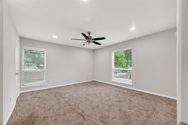 Building Photo - 3700 W Clay St