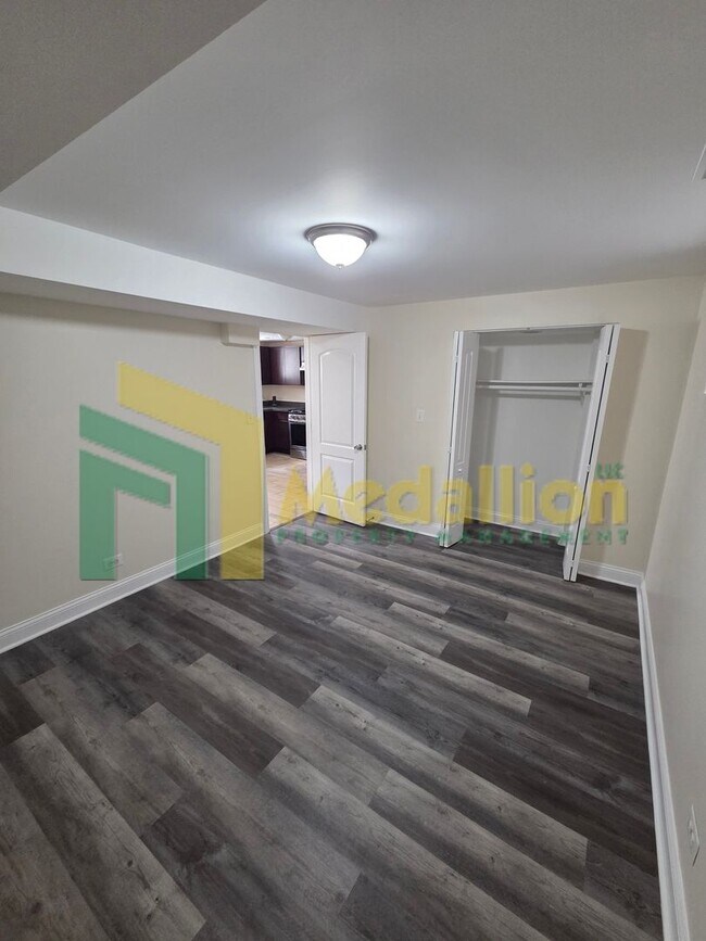 Building Photo - 7154 S Francisco Ave