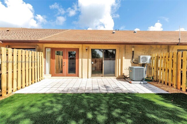 Building Photo - 11061 NW 38th Pl