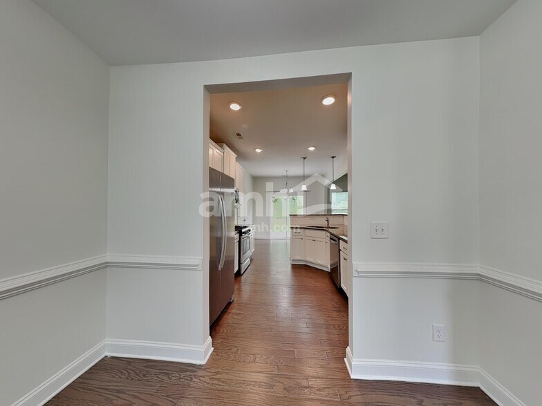Building Photo - 112 White Ash Ln