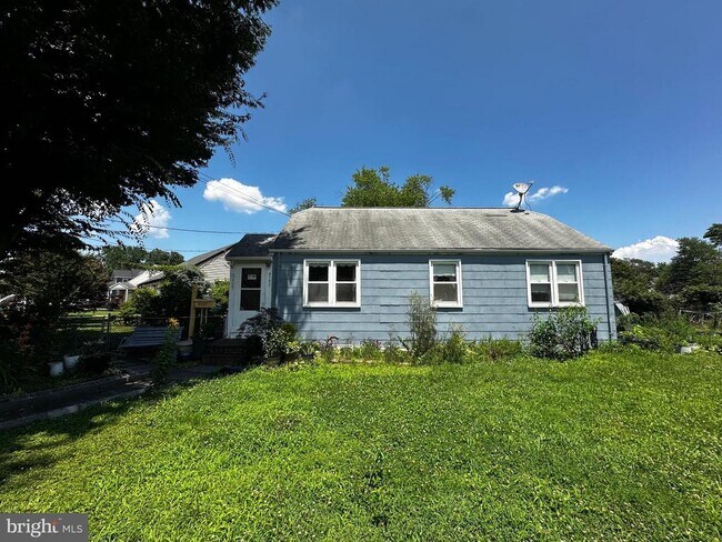 Building Photo - 3127 Wayne Rd