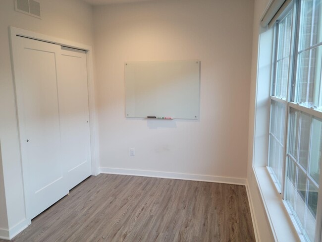 Building Photo - 2859 Hardwick Rd