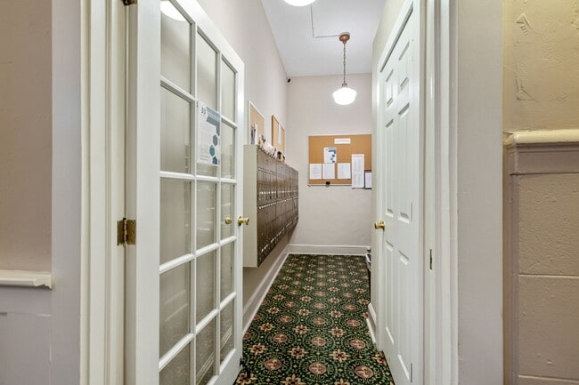 Building Photo - Charming Trolley Square Unit- Showing Frid...