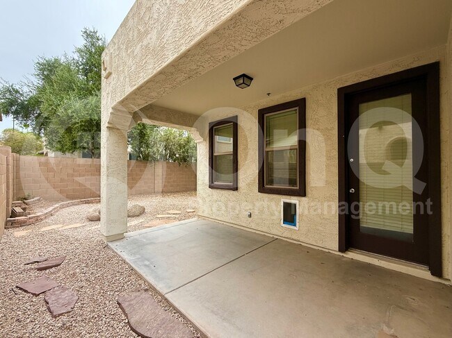 Building Photo - 3221 E Virgil Dr