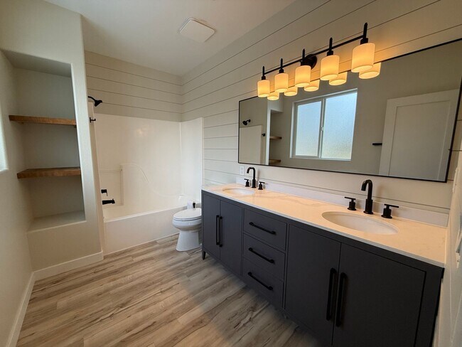 Building Photo - Beautifully Updated 3 Bed/2 Bath Home - Lodgepole Drive