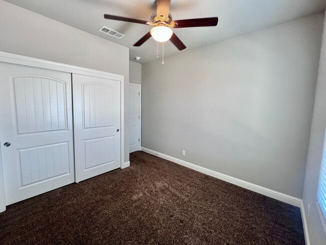 Building Photo - $2,600 Leonard & Gettysburg, 3 Bedroom 2.5...