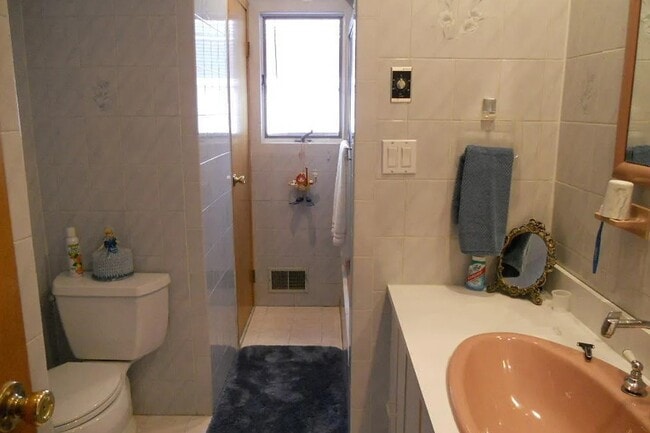 Building Photo - 19 Berglund Ave