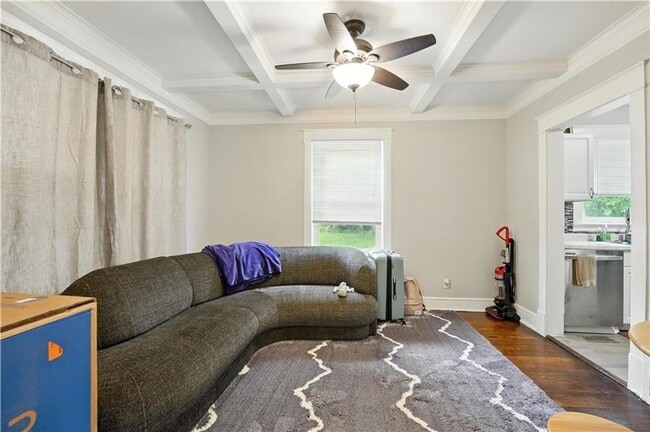 Building Photo - Great 2 bedroom 2 FULL bathrooms remodeled...