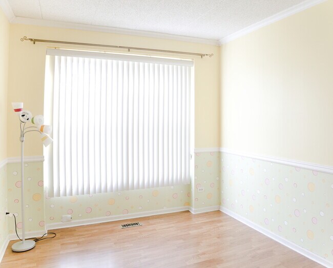 Building Photo - 501 Saddlebrook Ln
