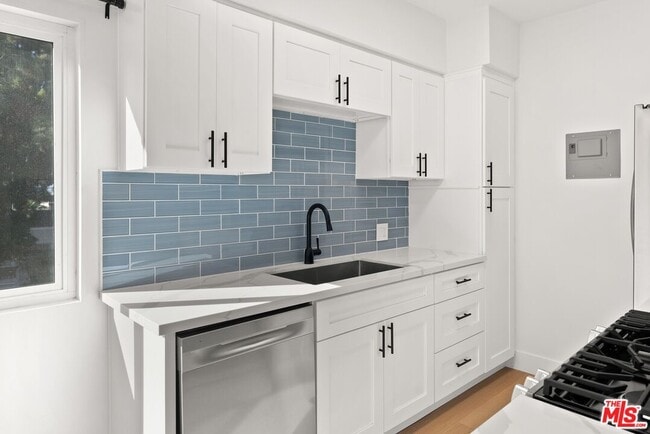 Building Photo - 4014 La Salle Ave