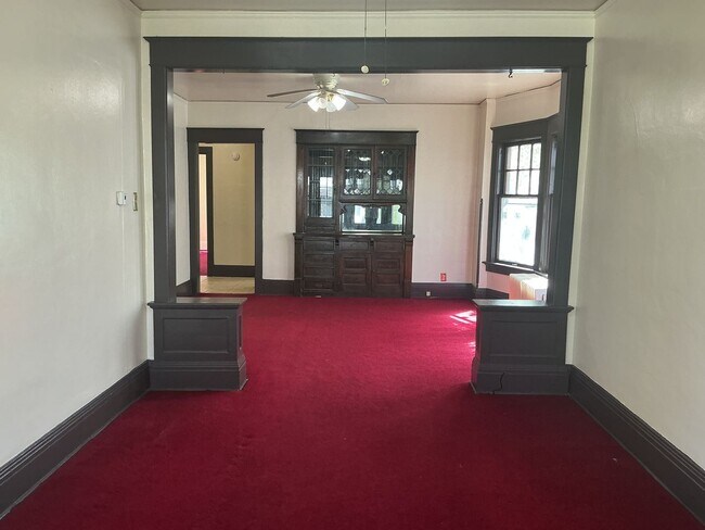 Building Photo - 800-802 S 32nd St