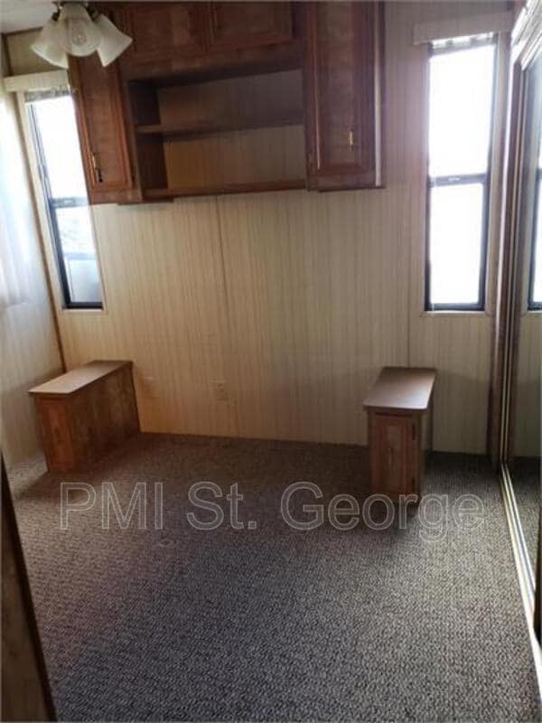 Building Photo - 180 N 1100 E
