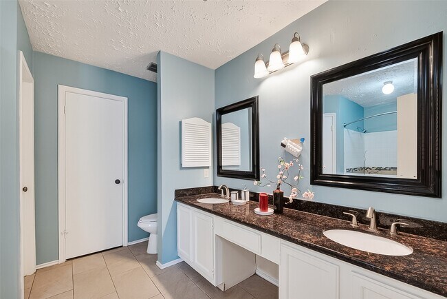 Building Photo - 8122 Sandy Glen Ln