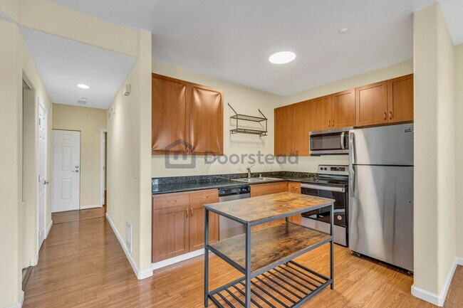 Primary Photo - 1121 40th St