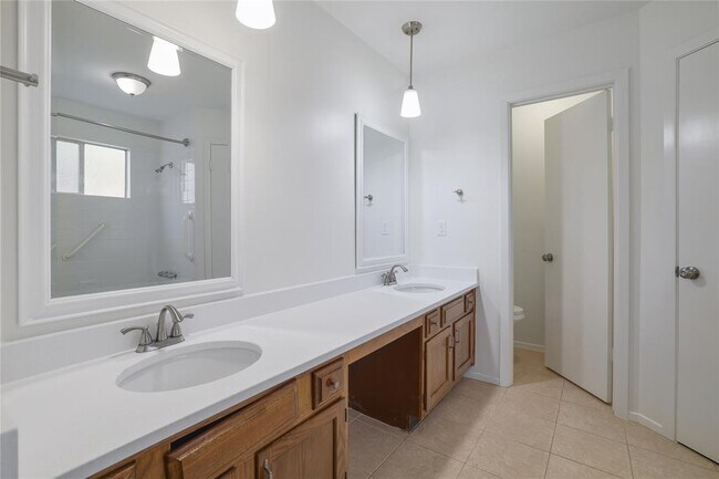Building Photo - 4104 Harcourt Dr