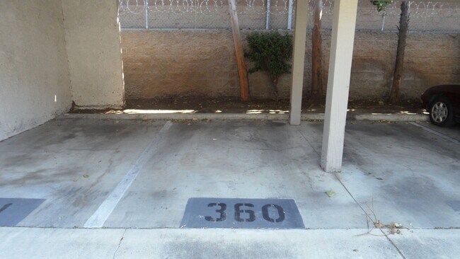 Building Photo - Remodeled, ground level, 1 bedroom, 1 bath condo in Lakeside Garden Grove Community