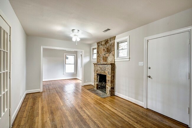 Building Photo - 505 Del Norte St