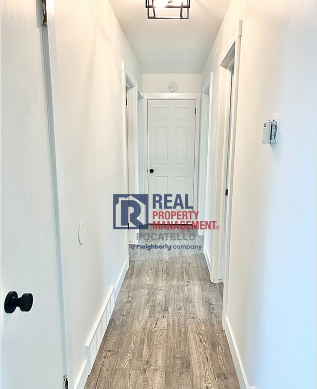 Building Photo - 1921 Monte Vista Dr