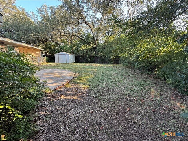 Building Photo - 1400 N East St