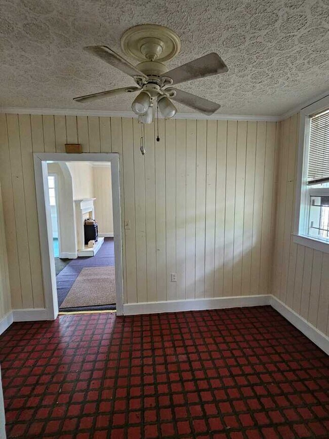 Building Photo - House