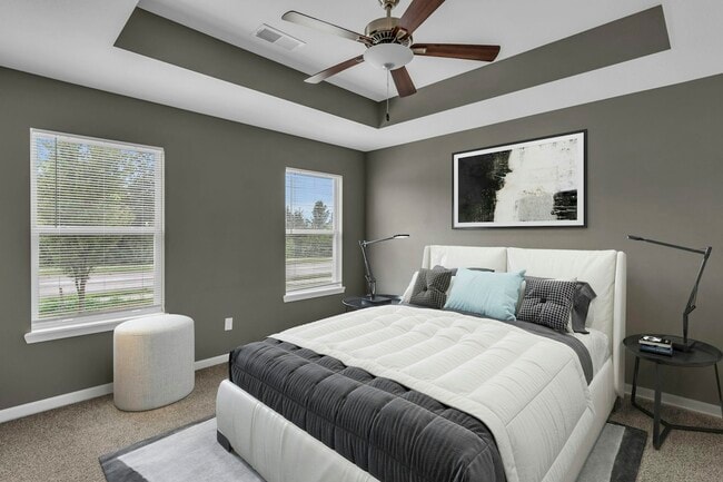 Building Photo - 210 SW Laurel Dr