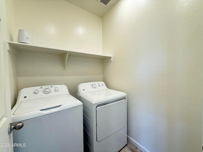 Building Photo - 2372 E Dust Devil Dr