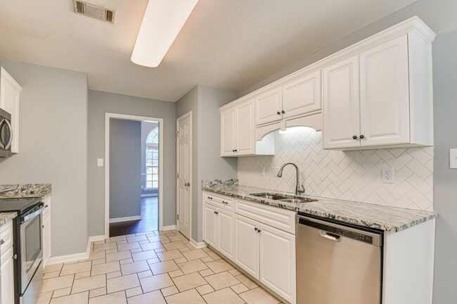 Building Photo - 1231 Pinnacle Dr