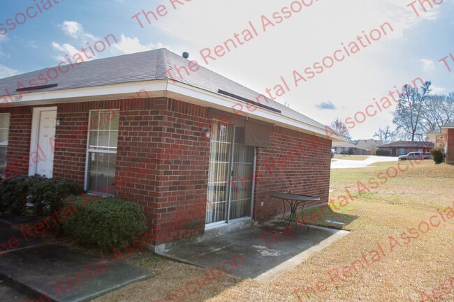 Building Photo - 1047 Sanders Ln