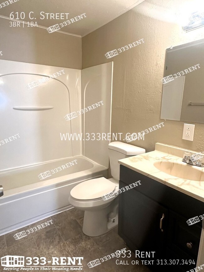 Building Photo - 610 C. Street-