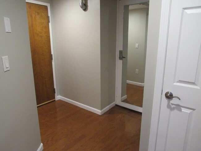 Building Photo - 200 Market St