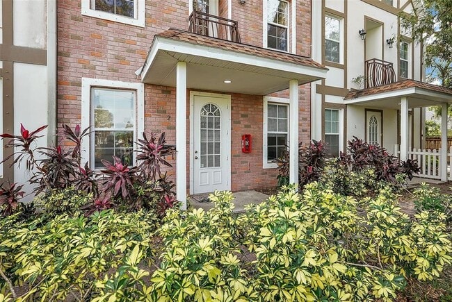 Building Photo - 832 Bay St NE