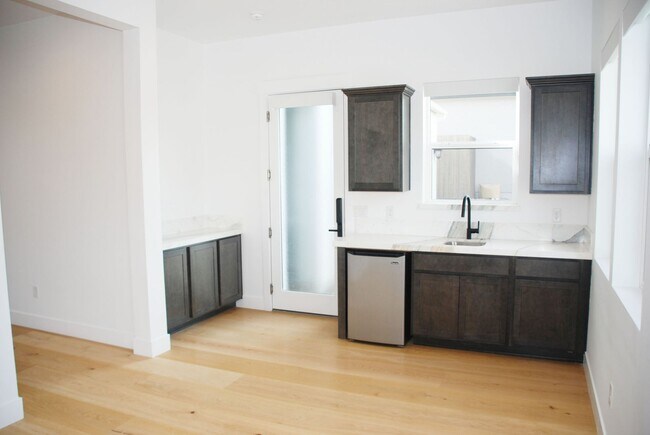 Building Photo - Beautiful Toll Brothers 3BR, 3Bath, 2Car Home in South Reno