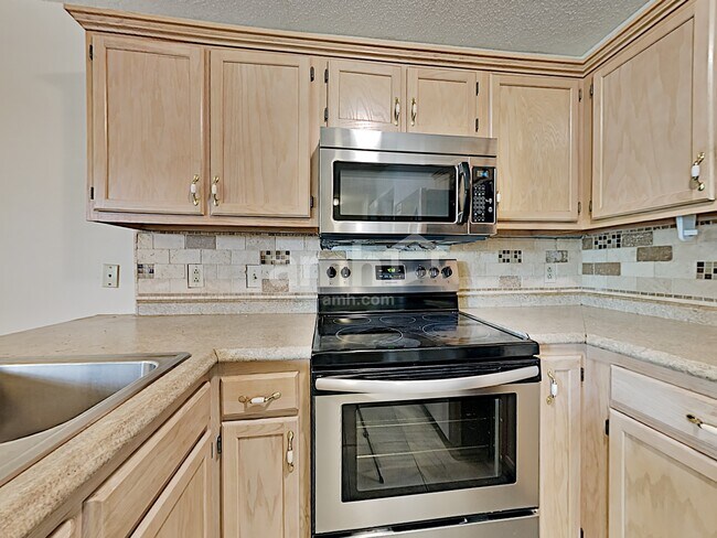 Building Photo - 507 Johnny Bench Cove