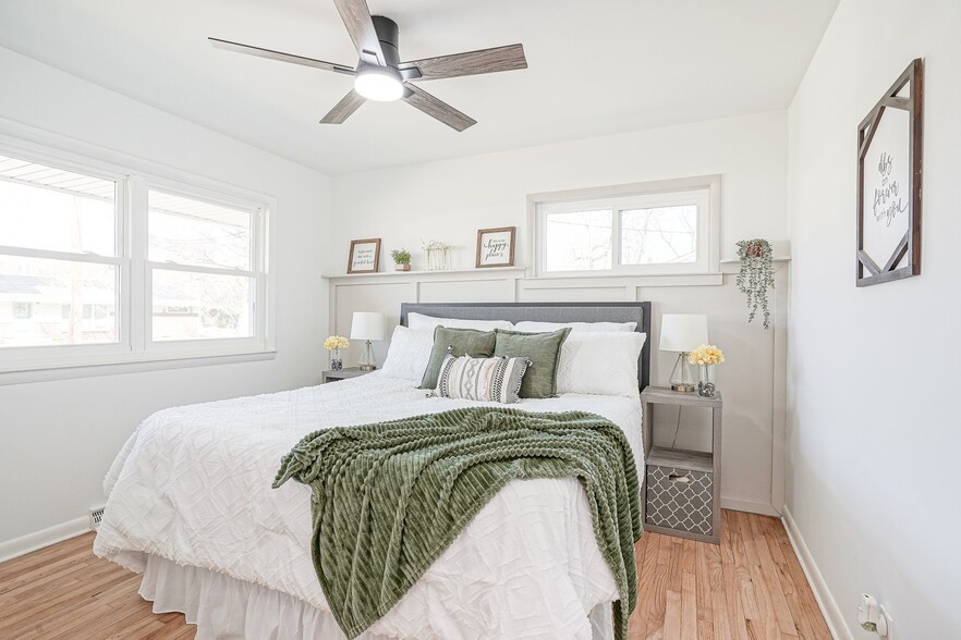 Building Photo - 311 Oakwood Dr