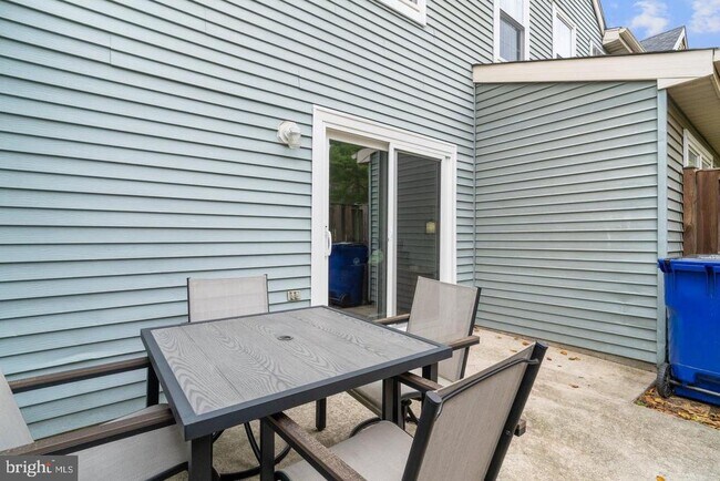 Building Photo - 5806 Shadbush Ct