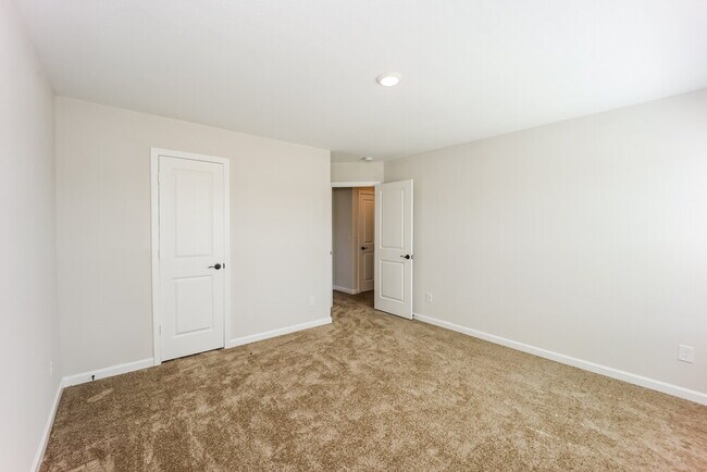 Building Photo - 486 Samara Ct