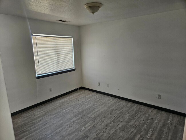 Building Photo - 23089 Pahute Rd