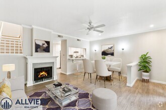 Building Photo - Updated 3 Bed, 2.5 Bath Home Available in ...