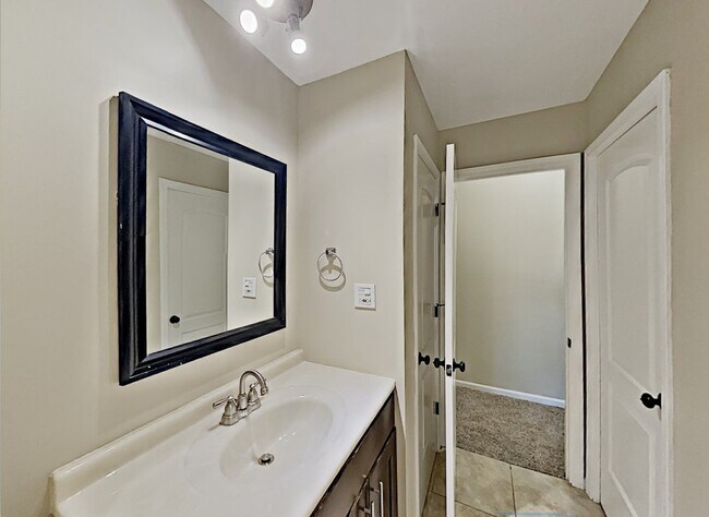 Building Photo - 8840 Hickory Dr