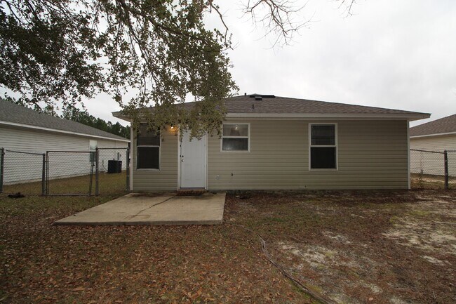 Building Photo - Southwest Pensacola 3BR, 2BA Patio Home Near NAS Pensacola & Blue Angel Pkwy with Fenced Backyard...