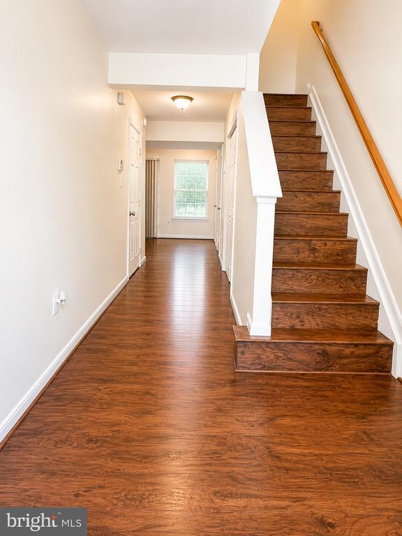 Building Photo - 8809 Francisco Ct