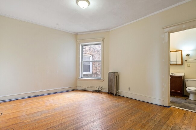 Building Photo - 5126 S Greenwood Ave