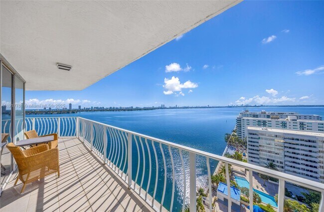 Building Photo - 7601 E Treasure Dr