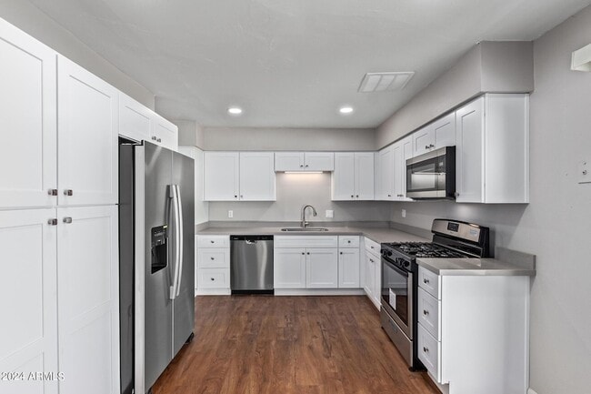 Building Photo - 6134 W Mulberry Dr