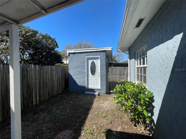 Building Photo - 10204 N Edison Ave