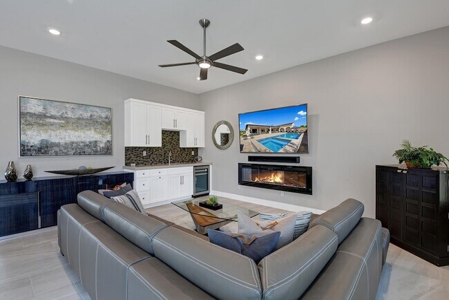 Building Photo - 54885 Madagascar Way