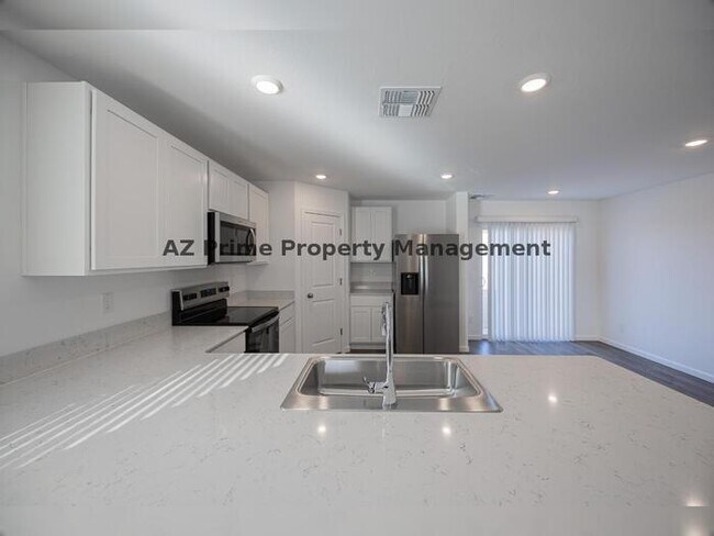 Building Photo - 334 Paseo Xing Ln