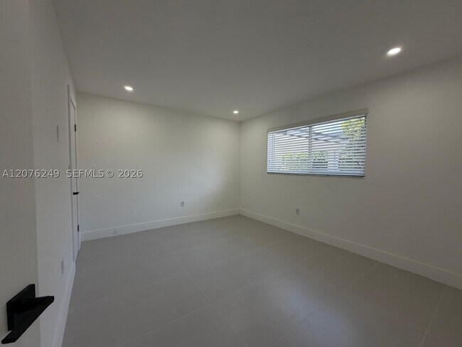 Building Photo - 501 NW 25th Ct